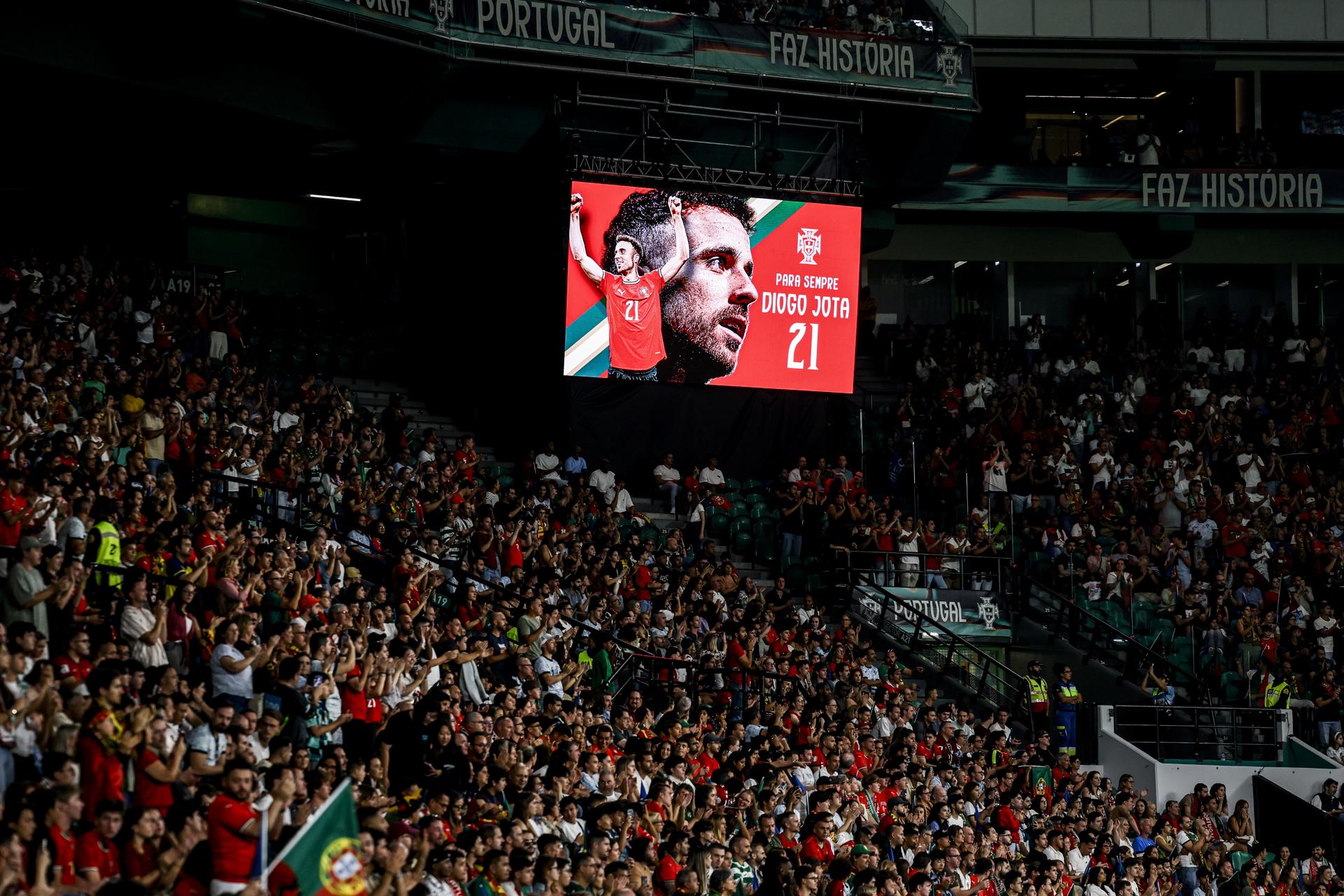 Una ovación por siempre: Portugal recordó a Diogo Jota en el partido ante Irlanda (Video)