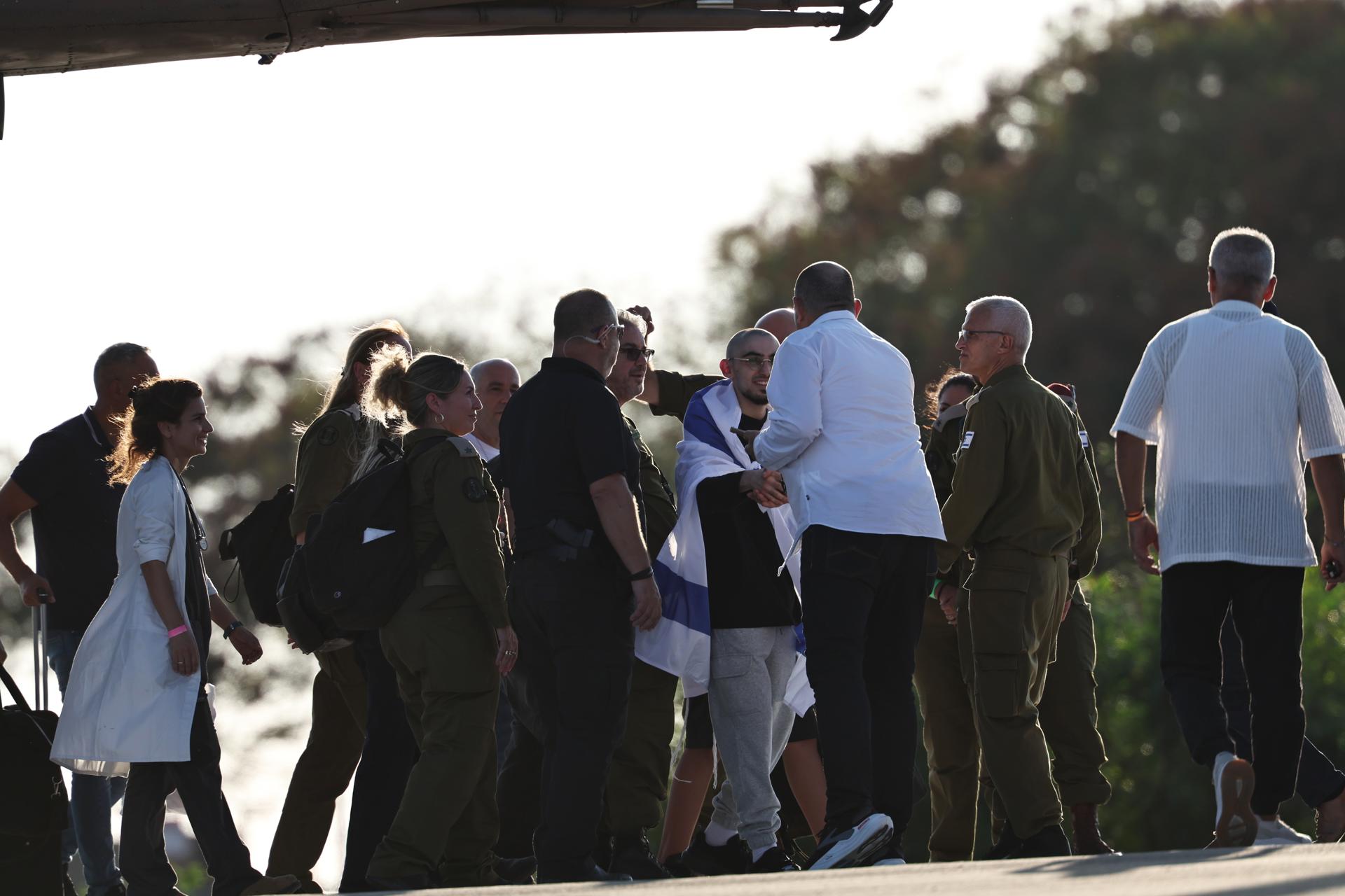 El retraso en la entrega de los rehenes fallecidos tensa el acuerdo entre Israel y Hamás