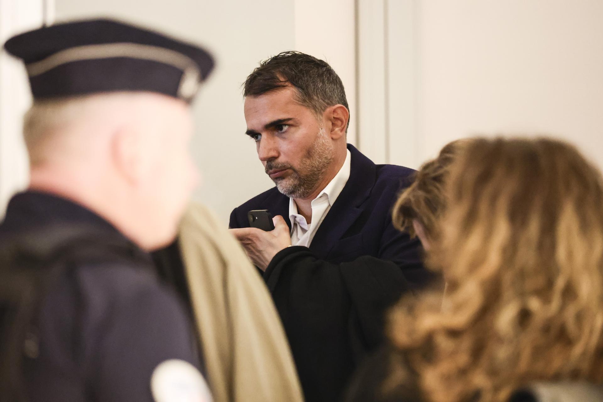 El principal influencer en el ciberacoso a Brigitte Macron se considera "una víctima"