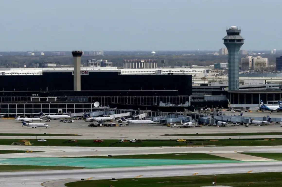Retrasos en vuelos se extienden a los principales aeropuertos de EEUU por el cierre del Gobierno