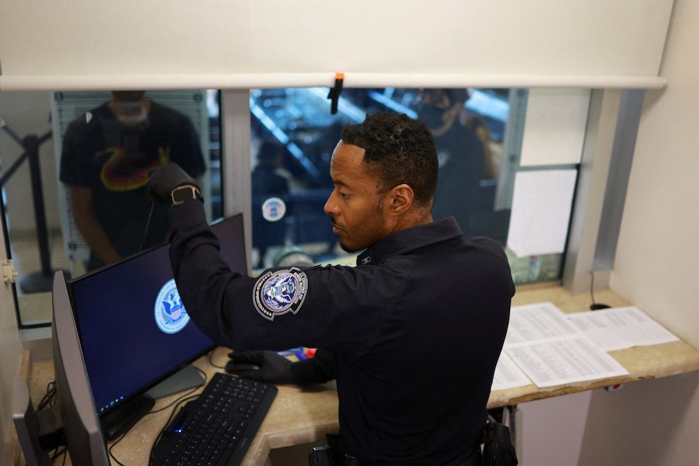 CBP aclaró cómo deben usar el formulario I-94 los inmigrantes con parole en EEUU