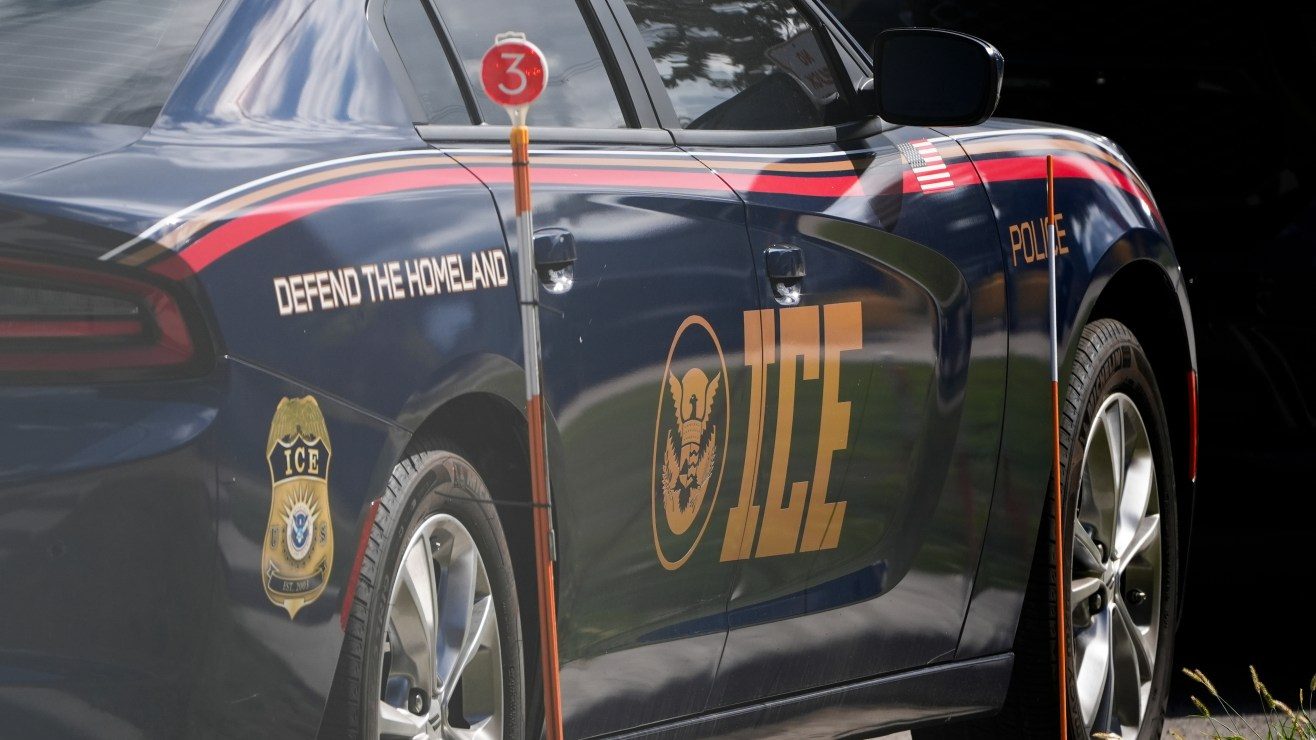 ICE usó una pistola taser para detener a su marido en Massachusetts