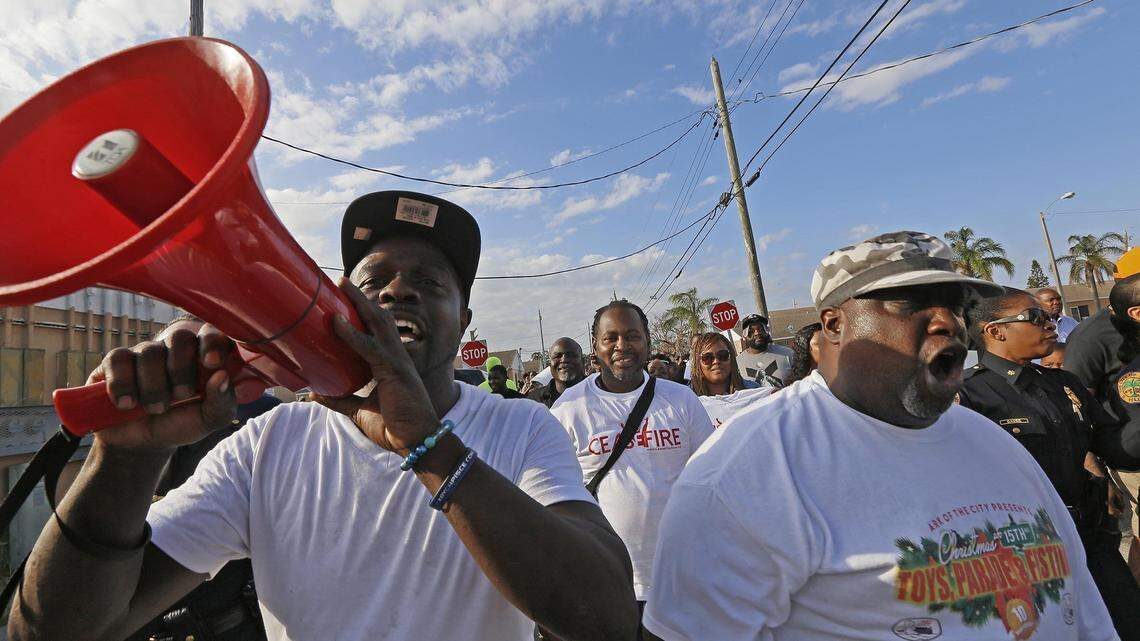 Conmoción por el asesinato a tiros de un activista mientras jugaba dominó en Miami