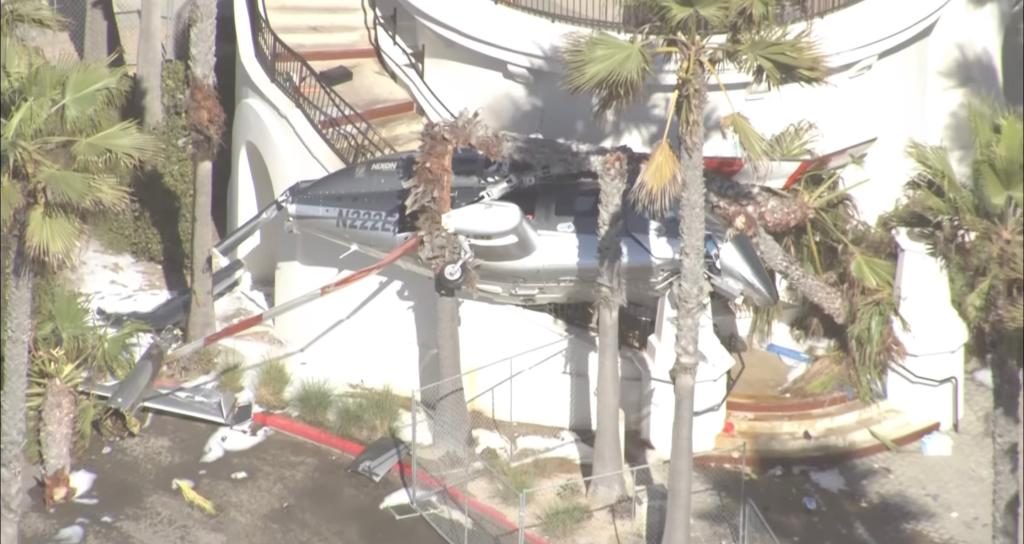 VIDEO: Helicóptero perdió el control y se estrelló cerca de concurrida playa en California
