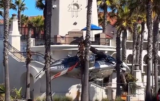 El rescate de un niño que quedó atrapado bajo el helicóptero siniestrado en playa de California