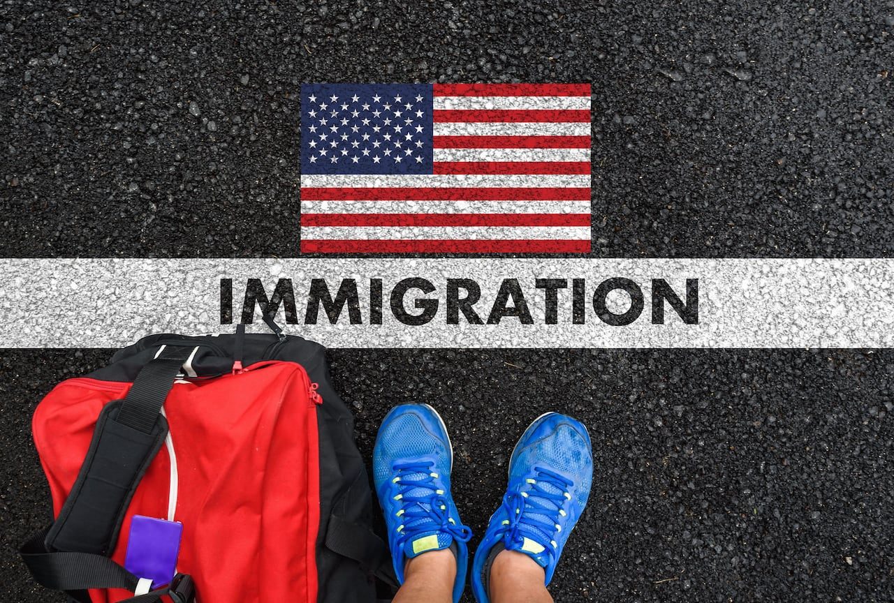 Así afectan a los migrantes las nuevas reglas de asilo implementadas por Uscis desde octubre