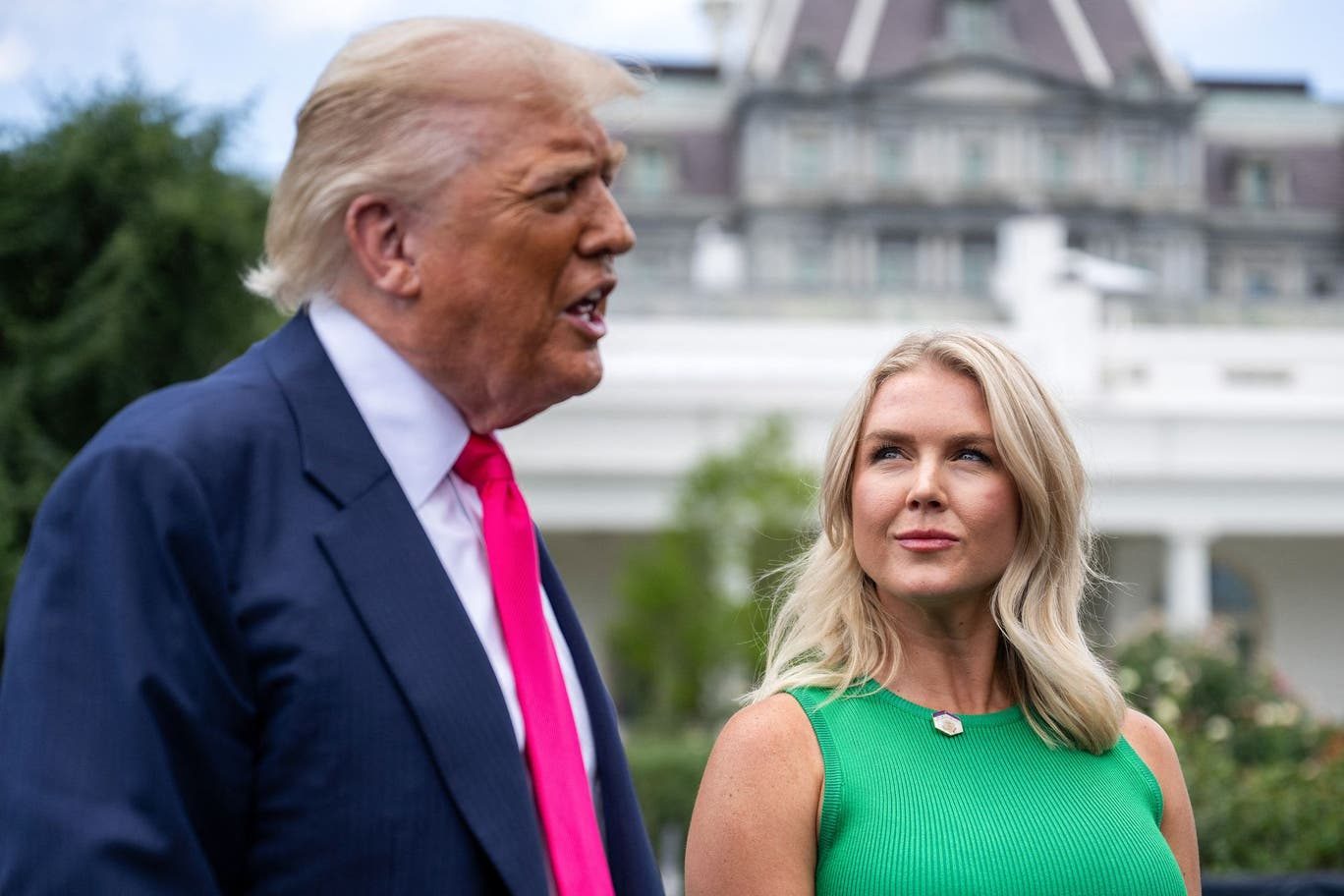 Donald Trump realizó una extraña declaración sobre los labios de Karoline Leavitt