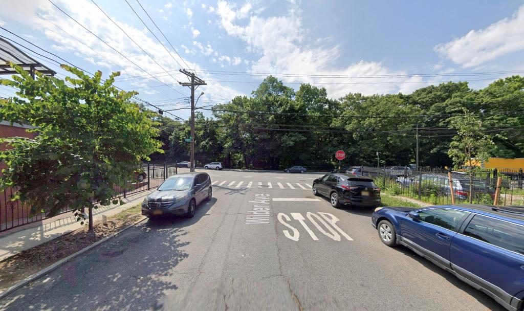 Pervertido arrastró a una niña a zona boscosa en Nueva York y la agredió sexualmente