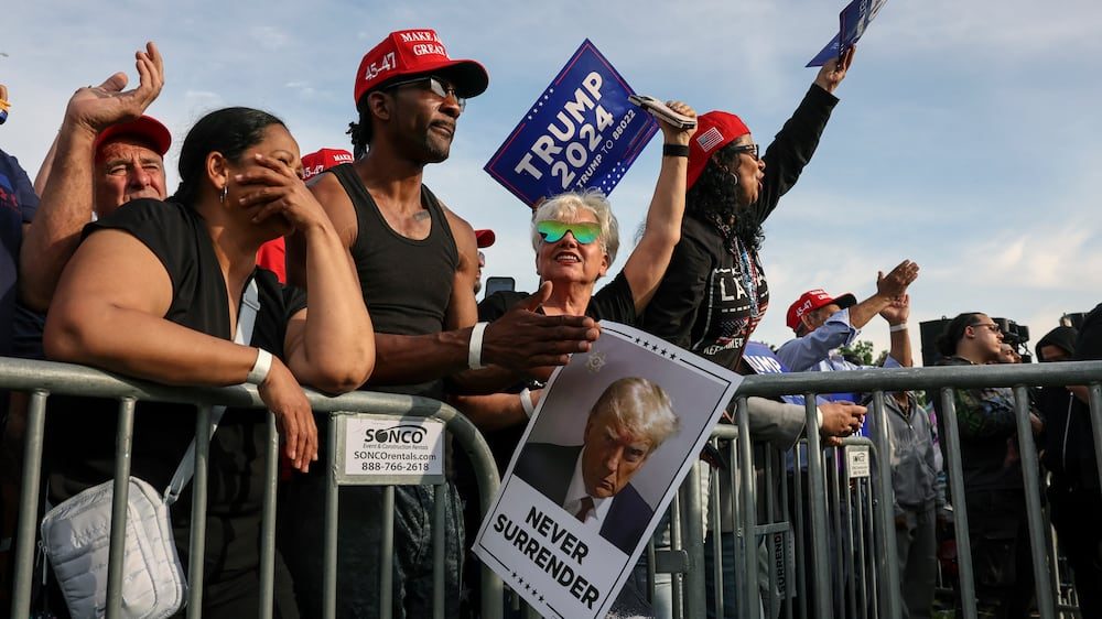 El apoyo de los hispanos a Trump cayó drásticamente desde el inicio de su segundo mandato