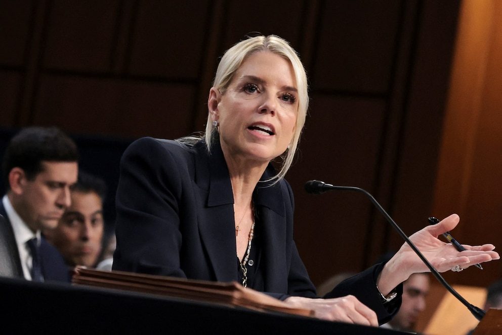 Lo arrestaron por ofrecer 45 mil dólares de recompensa para asesinar a Pam Bondi