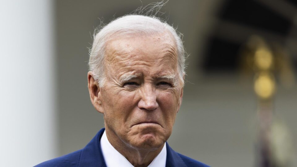 Congresistas republicanos instaron a investigar el uso "ilegítimo" del bolígrafo automático por parte de Biden