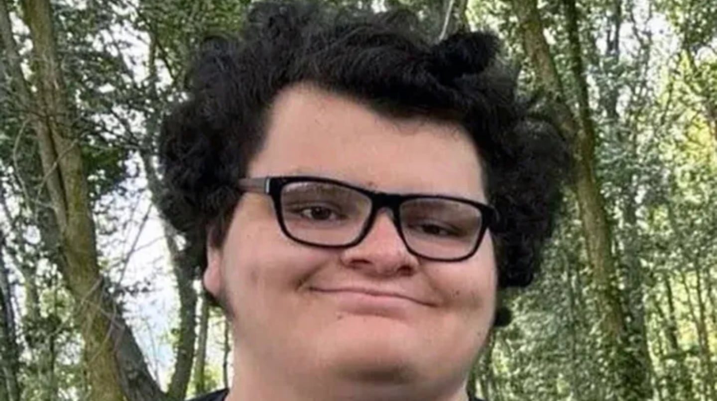 Horror en Míchigan: mujer drogó y degolló a su hijo adolescente un día antes de su cumpleaños