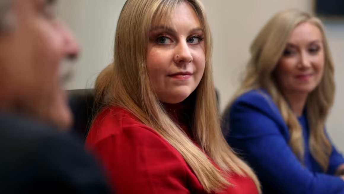 Maestra baleada por un niño de seis años en Virginia presentó millonaria demanda