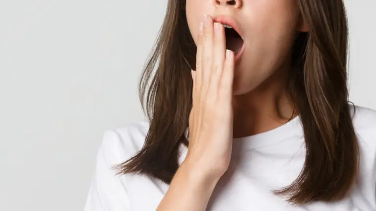 Mujer quedó paralizada luego de realizar un bostezo más fuerte de lo normal