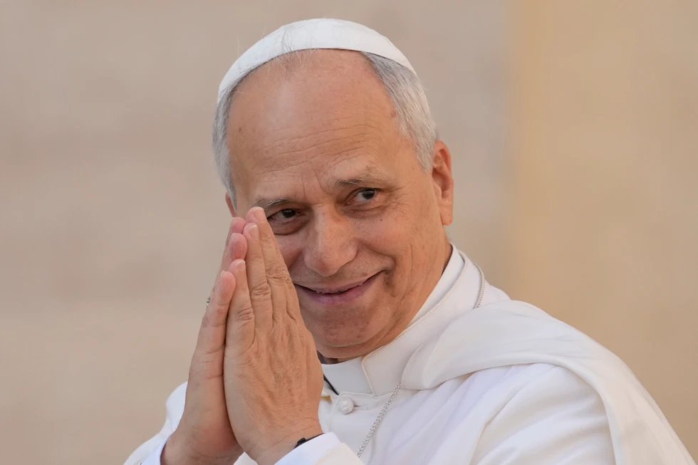El papa León XIV recordó a los jóvenes que las preguntas no se responden deslizando en el teléfono