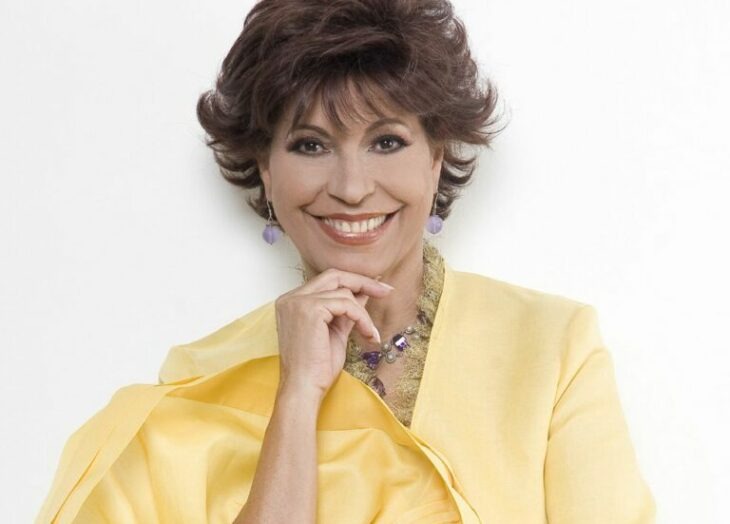 Venezuelan Singer Floria Márquez Passes Away During Live Performance in Caracas