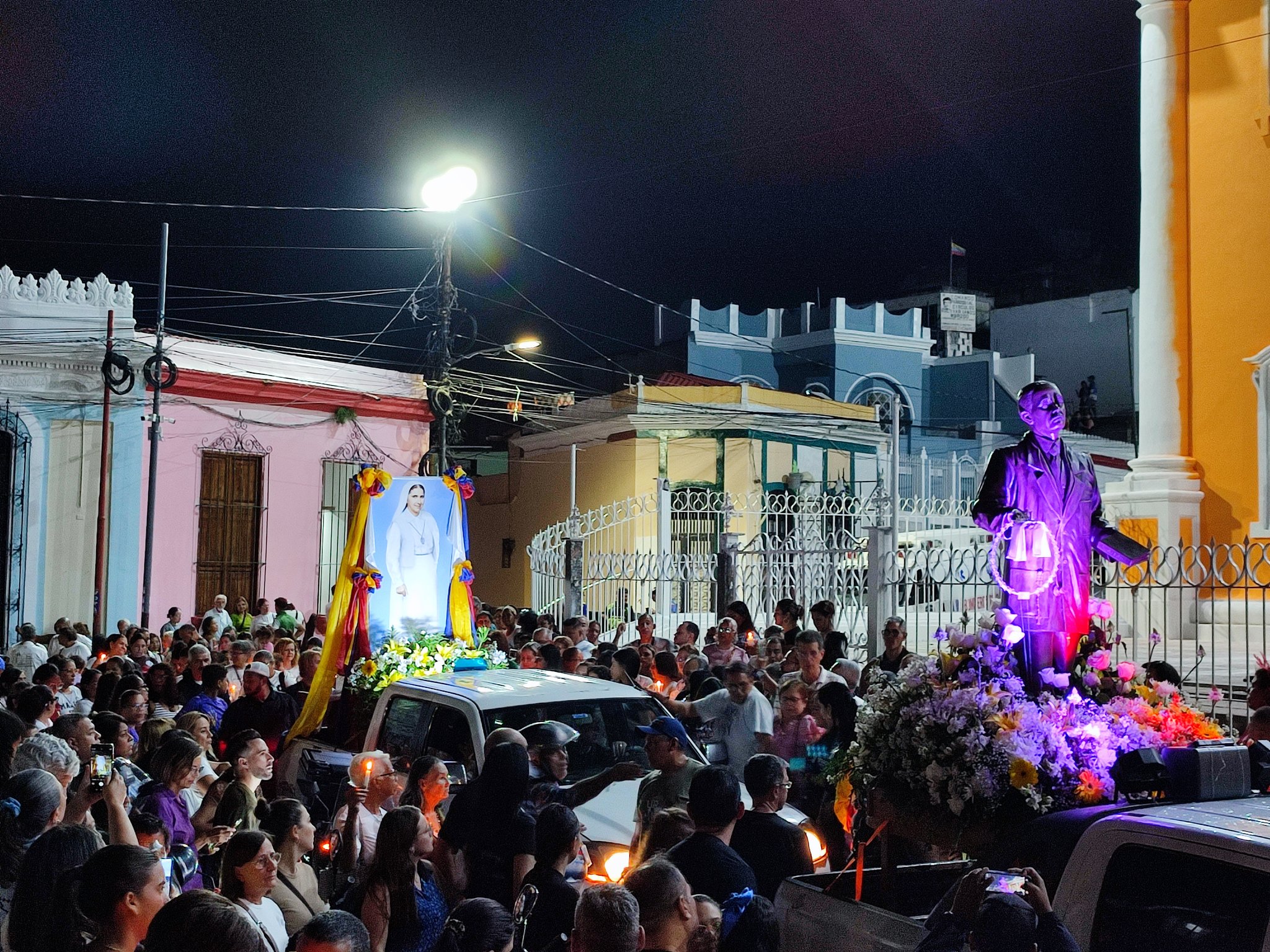 Caracas celebró "Ruta Nocturna" de José Gregorio Hernández y Carmen Rendiles previo a la canonización