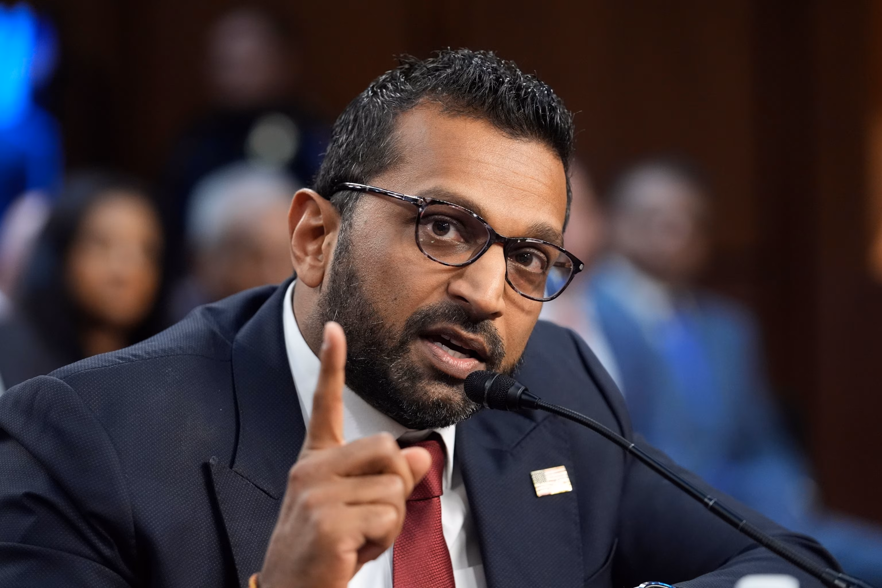 Director del FBI afirmó que están bloqueando "cada dólar, cuenta y facilitador" de Nicolás Maduro