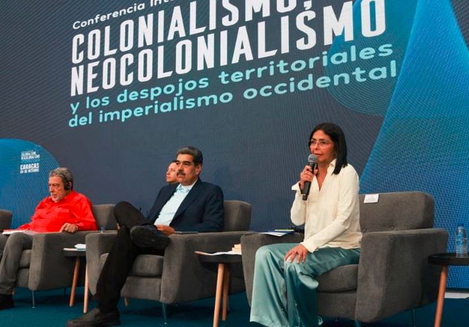 Maduro desafió de nuevo a EEUU y aseguró que Venezuela se defenderá “con las armas” si hace falta