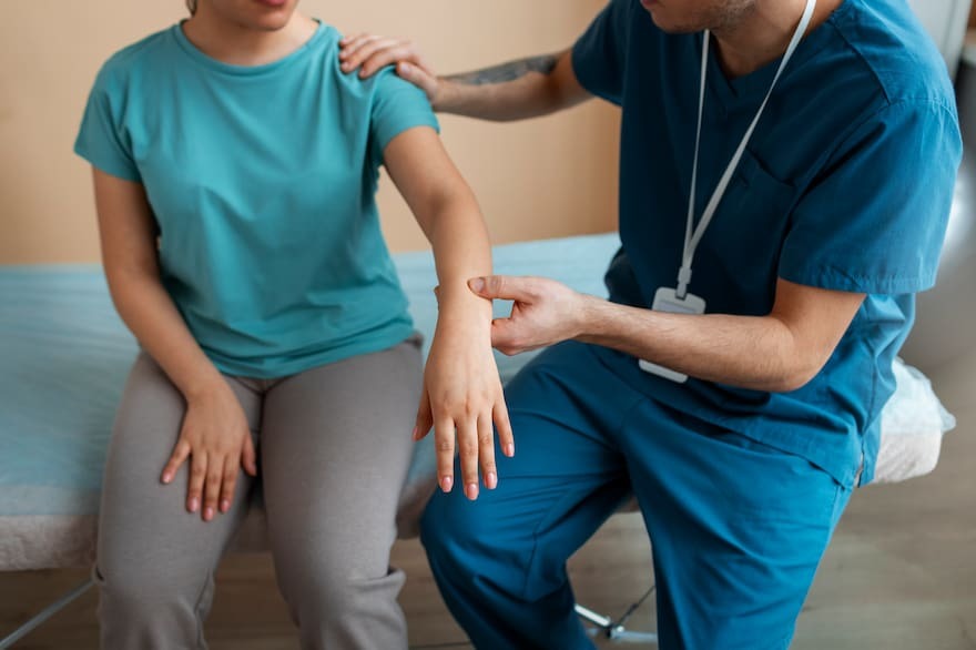 La extraña teoría de un médico sobre las personas que nunca se rompieron un hueso