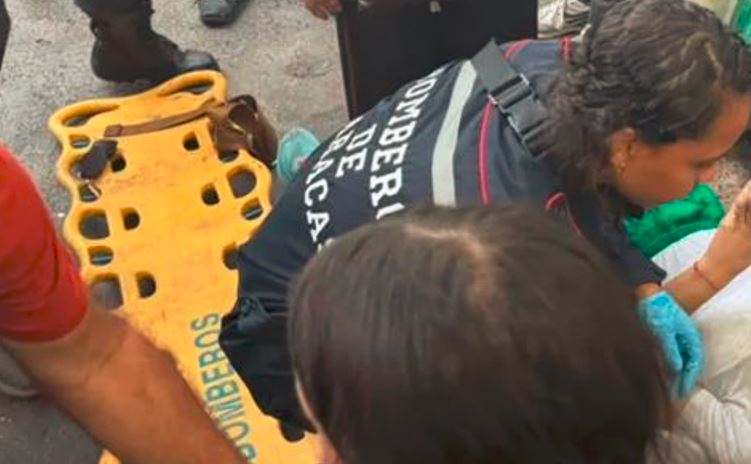 Grave accidente: Adolescente motorizado arrolló a una mujer y a su hija menor de edad en Caracas
