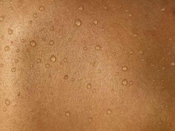 Un grupo de científicos crea una piel que siente calor, cortes y pinchazos