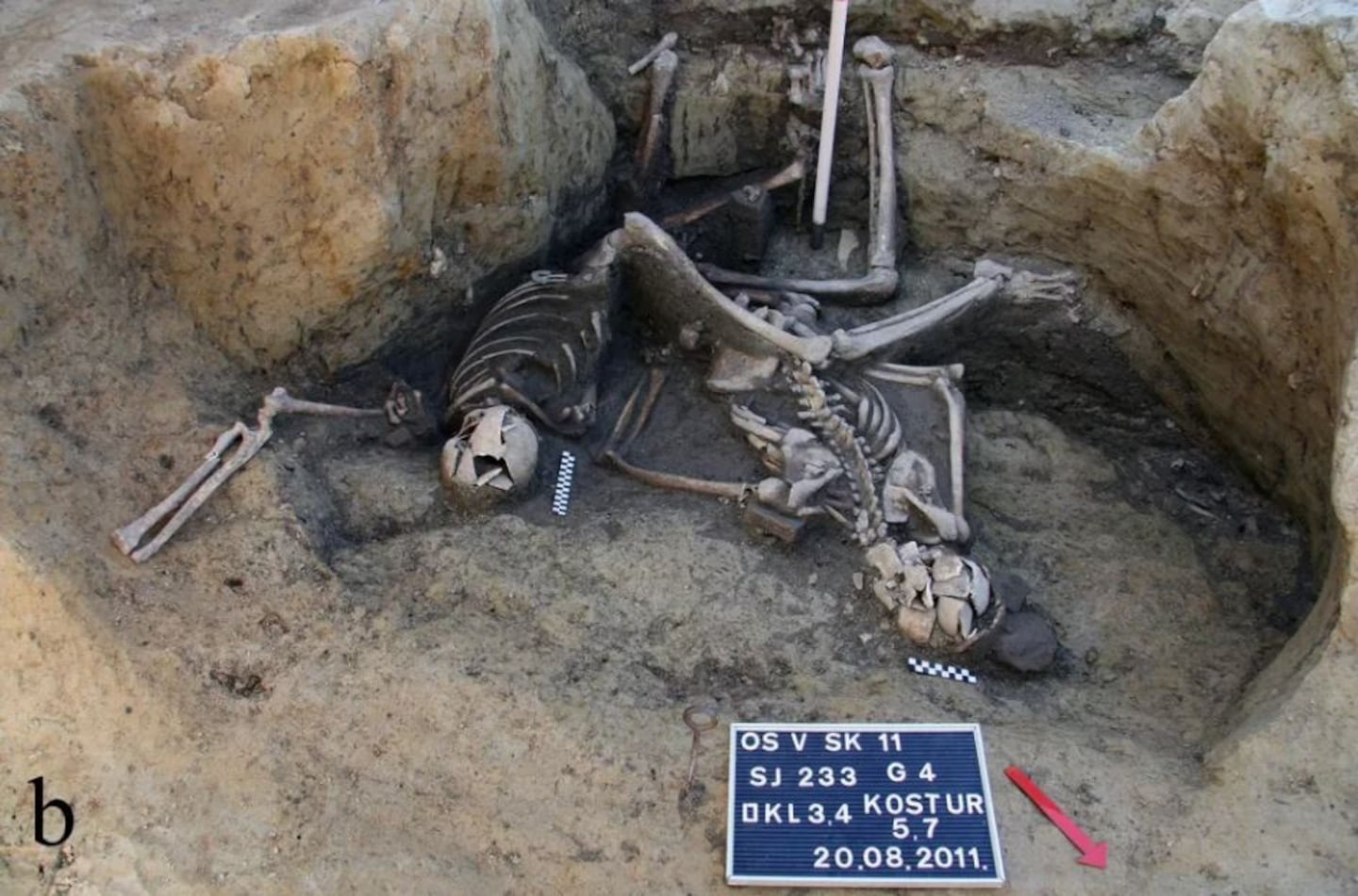 Las FOTOS del terror: hallaron un pozo antiguo con siete soldados romanos que murieron en batalla