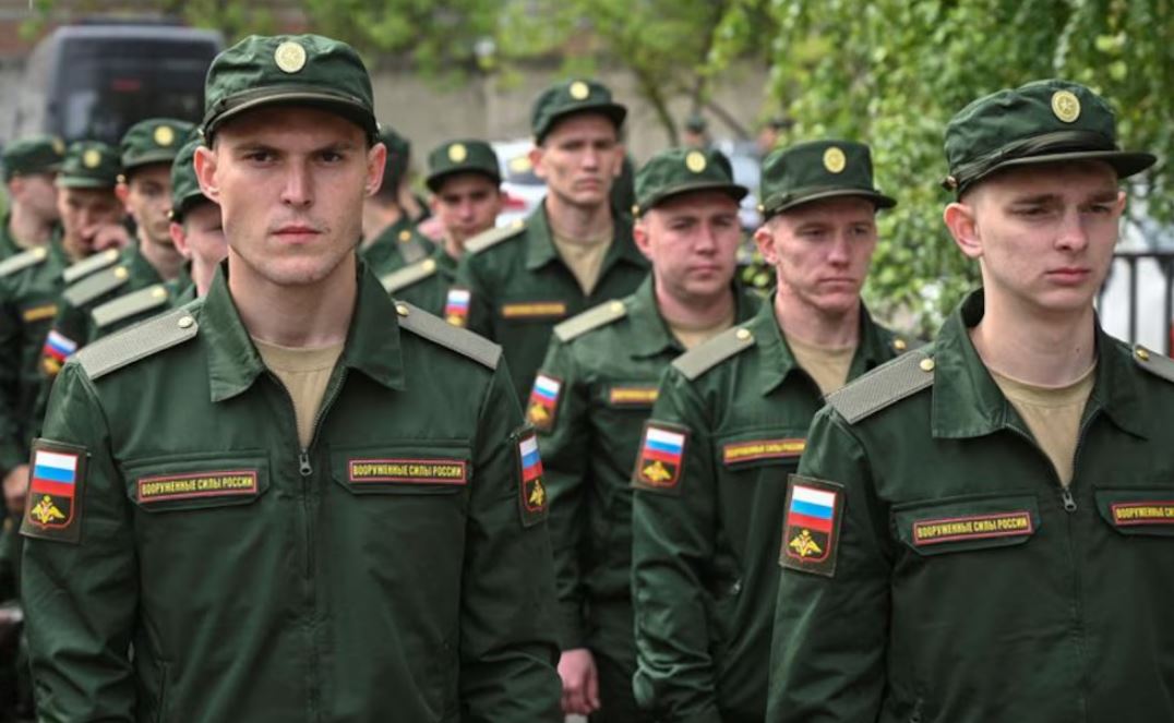 Ejecutados por desobedecer: altos mandos rusos atacan a sus propias tropas en Ucrania