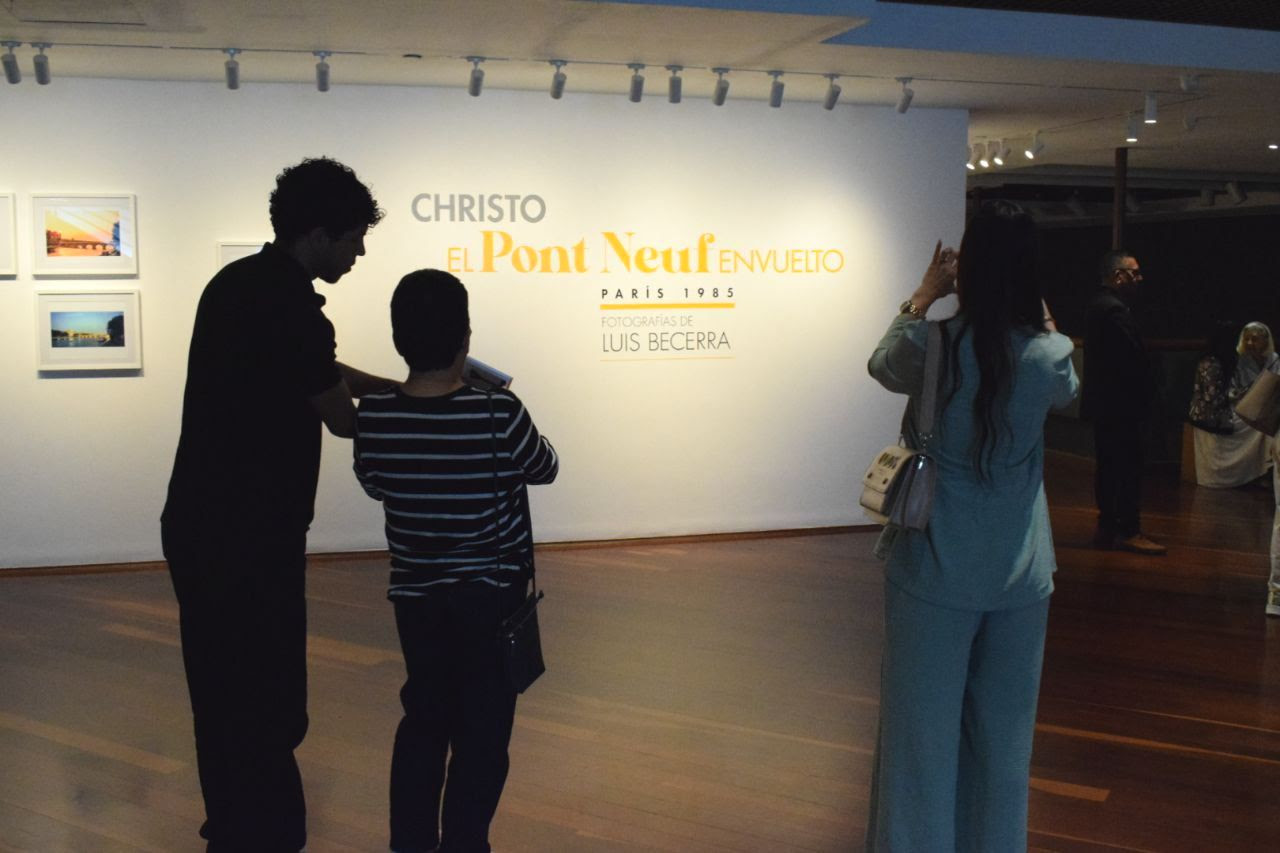 Christo y el Pont-Neuf: un viaje fotográfico en Caracas visto a través del lente del venezolano Luis Becerra