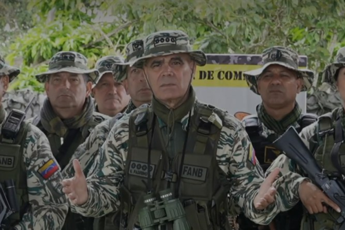 Venezuela's Padrino López Ramps Up Militia Training Amid US Carrier Deployment