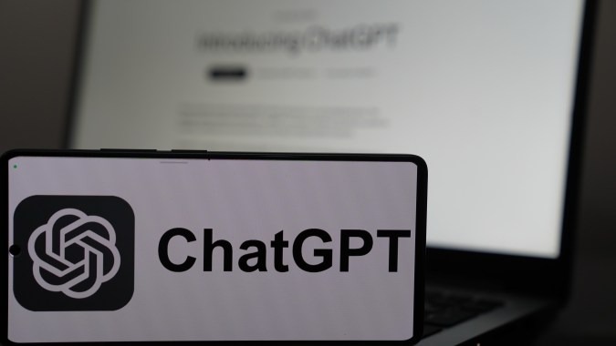 WhatsApp le dirá adiós a ChatGPT: OpenAI anunció que no se podrán enviar mensajes a la IA