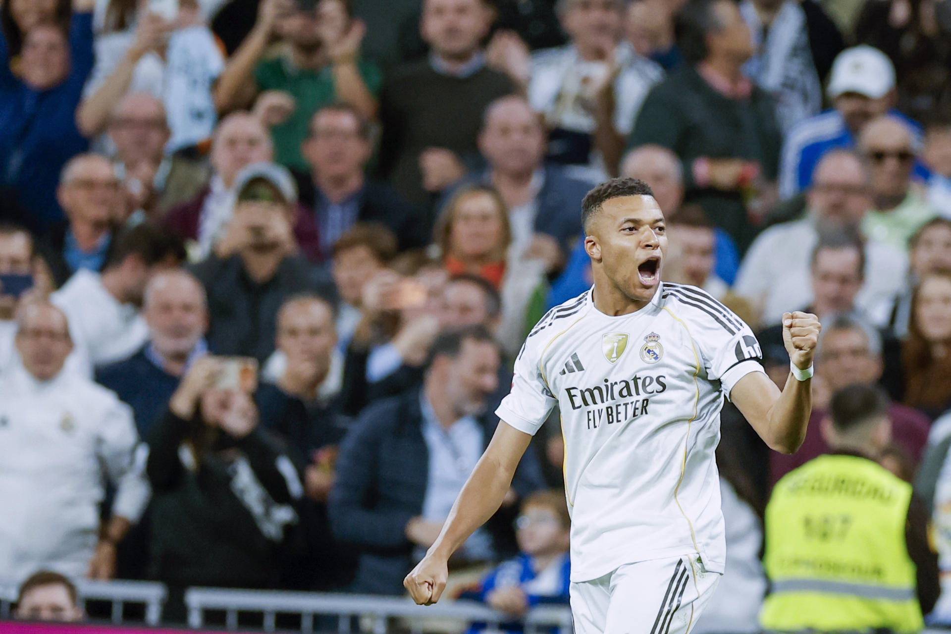Real Madrid pasó por encima del Valencia y aumentó la presión sobre el Barcelona