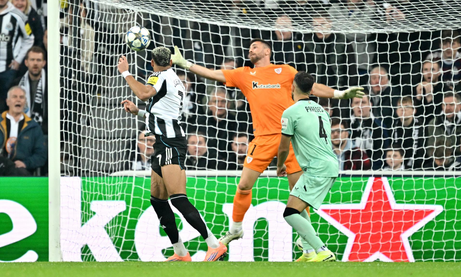 Newcastle aprovechó los errores del Athletic para ganar en una jornada crucial de Champions