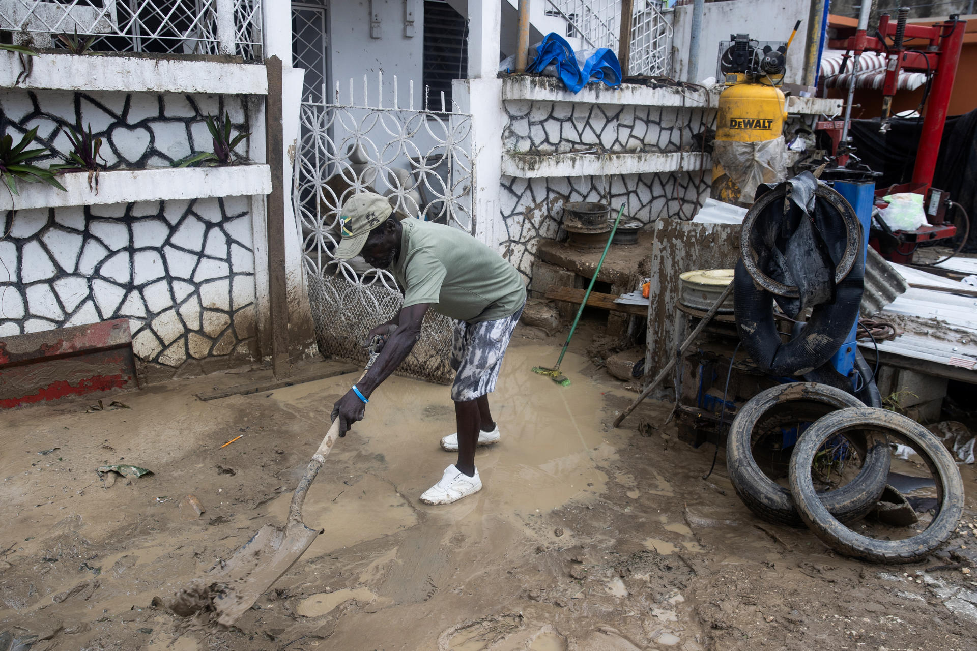 Suben a 28 los fallecidos en Jamaica por el paso del huracán Melissa