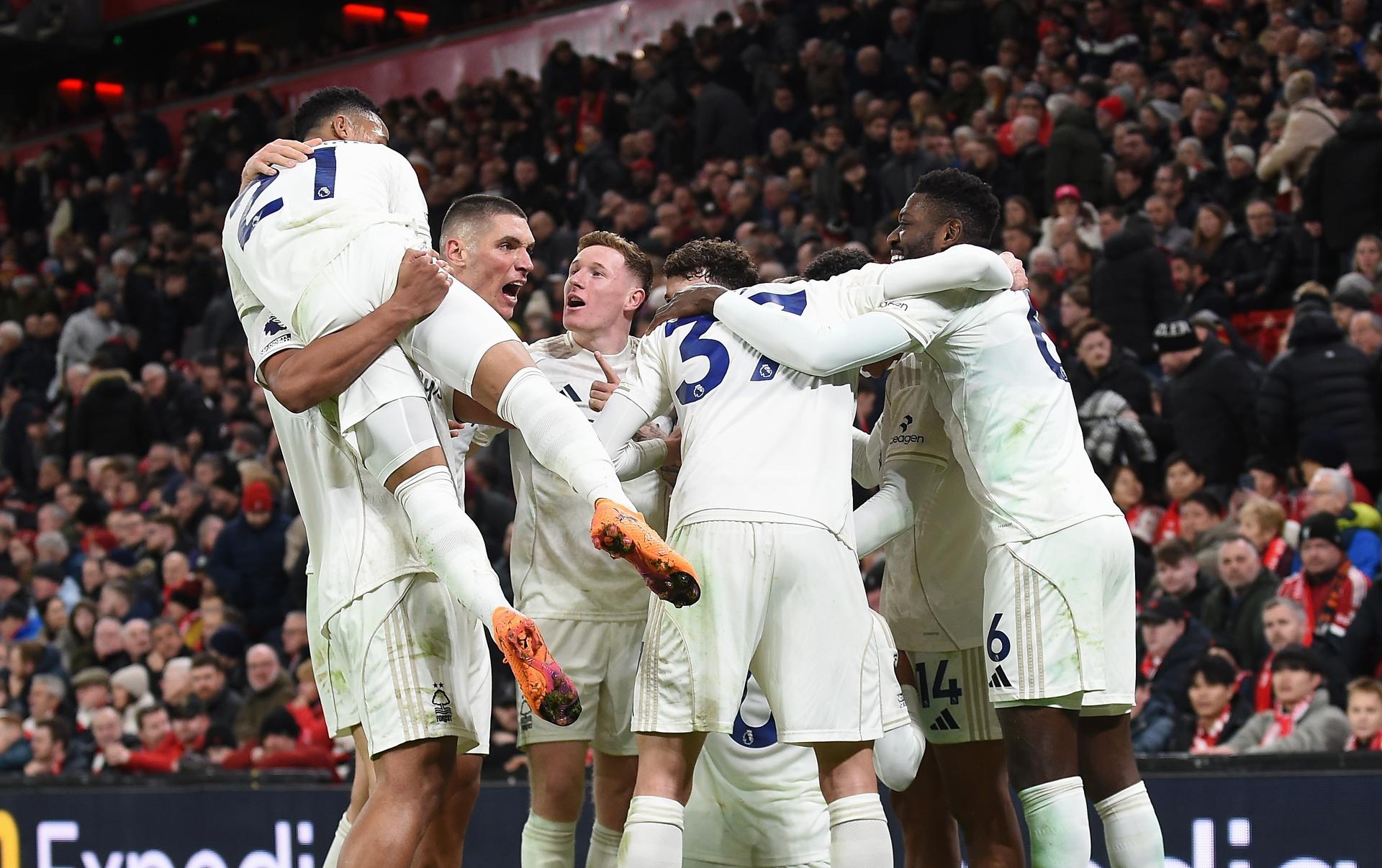Nottingham Forest humilló al Liverpool en Anfield para escapar del descenso