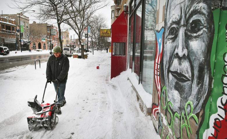 Chicago despertó bajo la nieve mientras un frente polar cubre gran parte del medio oeste de EEUU (VIDEO)