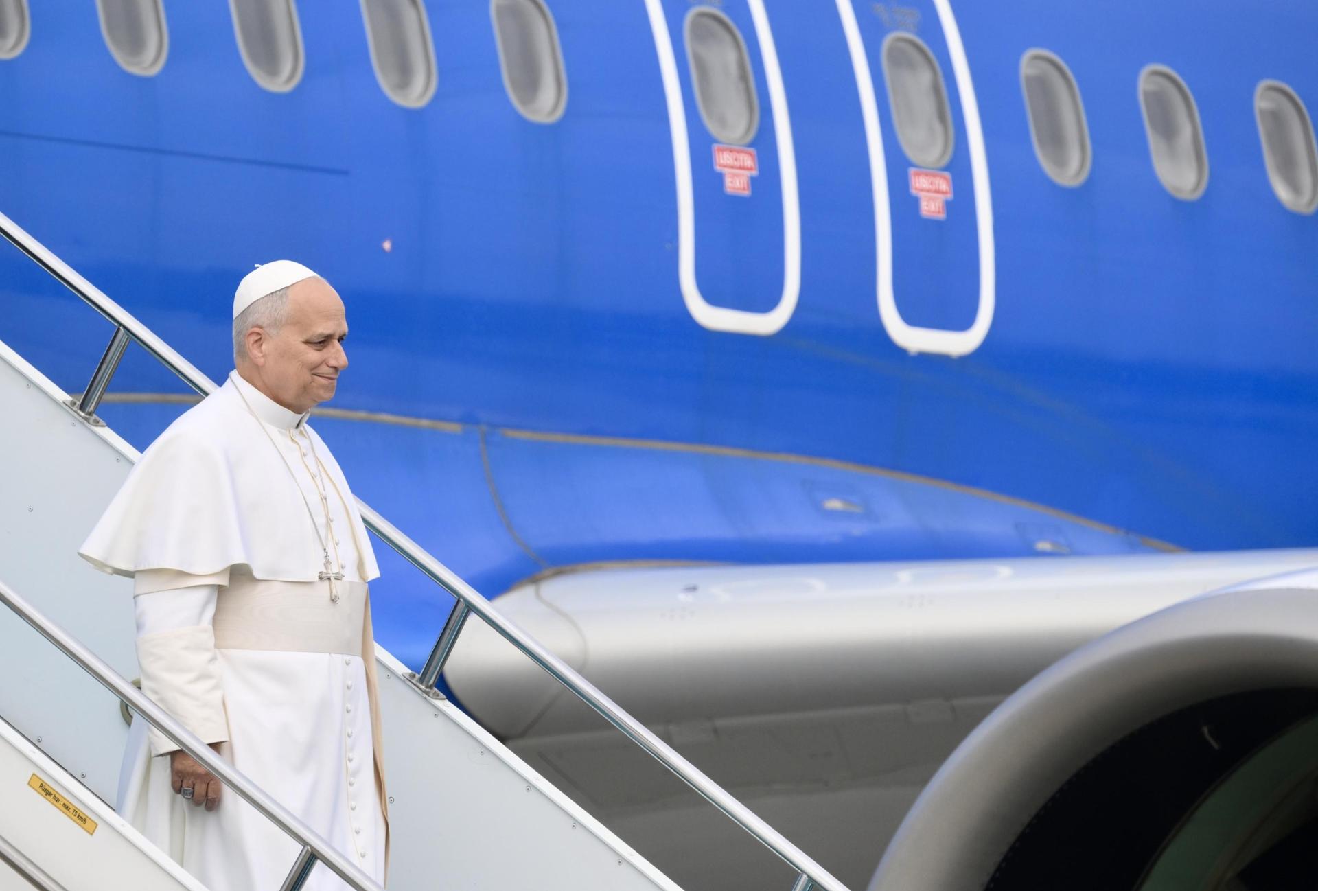 El papa León XIV llega a Ankara, la primera escala de su viaje por Turquía y Líbano