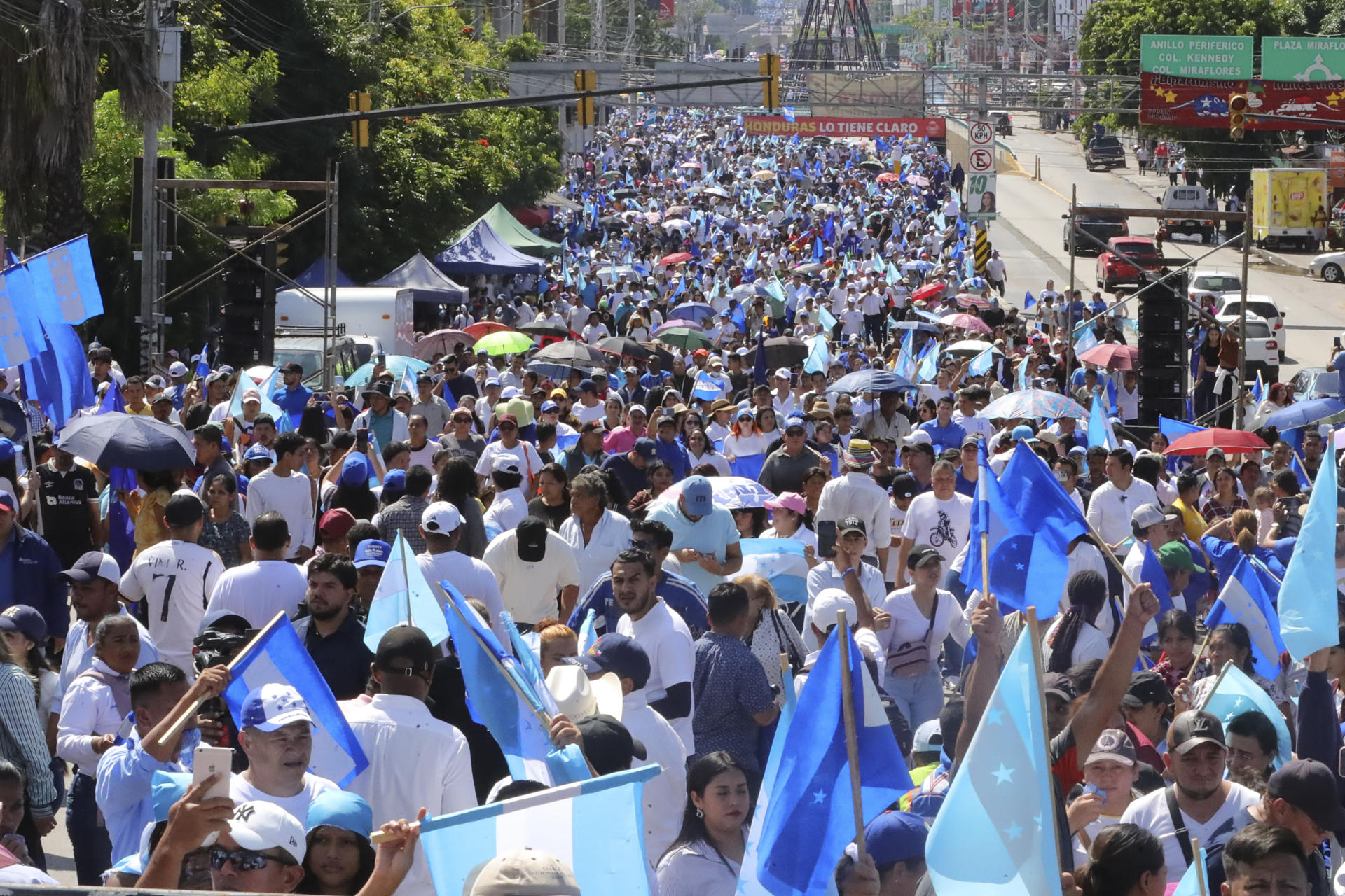 Cruzada anticomunista de Trump en Centroamérica llega a la campaña electoral de Honduras