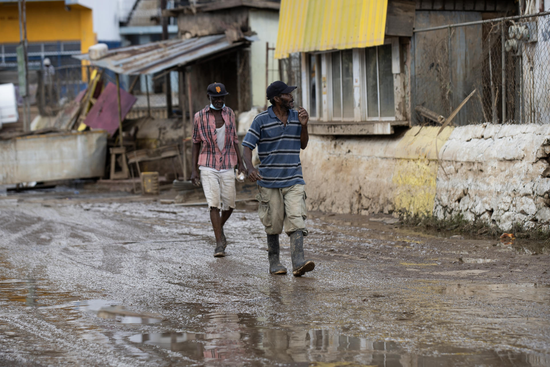Aumentó a 32 la cifra de muertos tras el paso del huracán Melissa en Jamaica