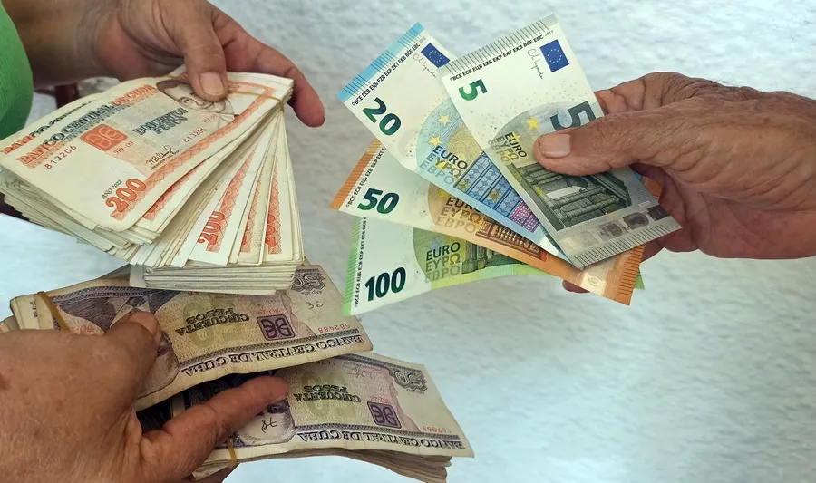 Cuba acusó de tráfico de divisas y evasión al medio que publica la tasa paralela del dólar