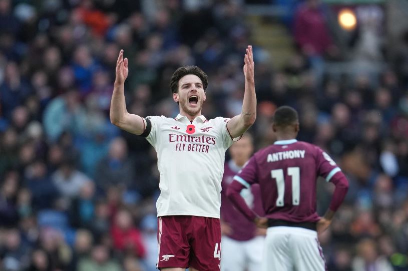 Arsenal aplastó al Burnley y se afianza en la cima de la Premier League