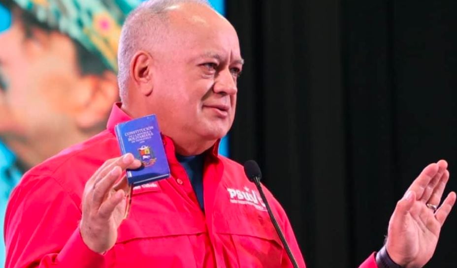 Cabello volvió a usar la excusa de una intervención extranjera para comenzar a quitar nacionalidades