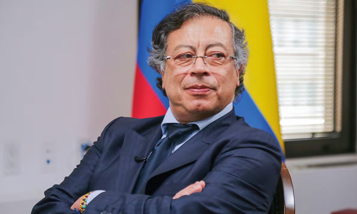 Petro Sparks Controversy by Suggesting Purchase of Russian Aircraft Amid U.S. Tensions