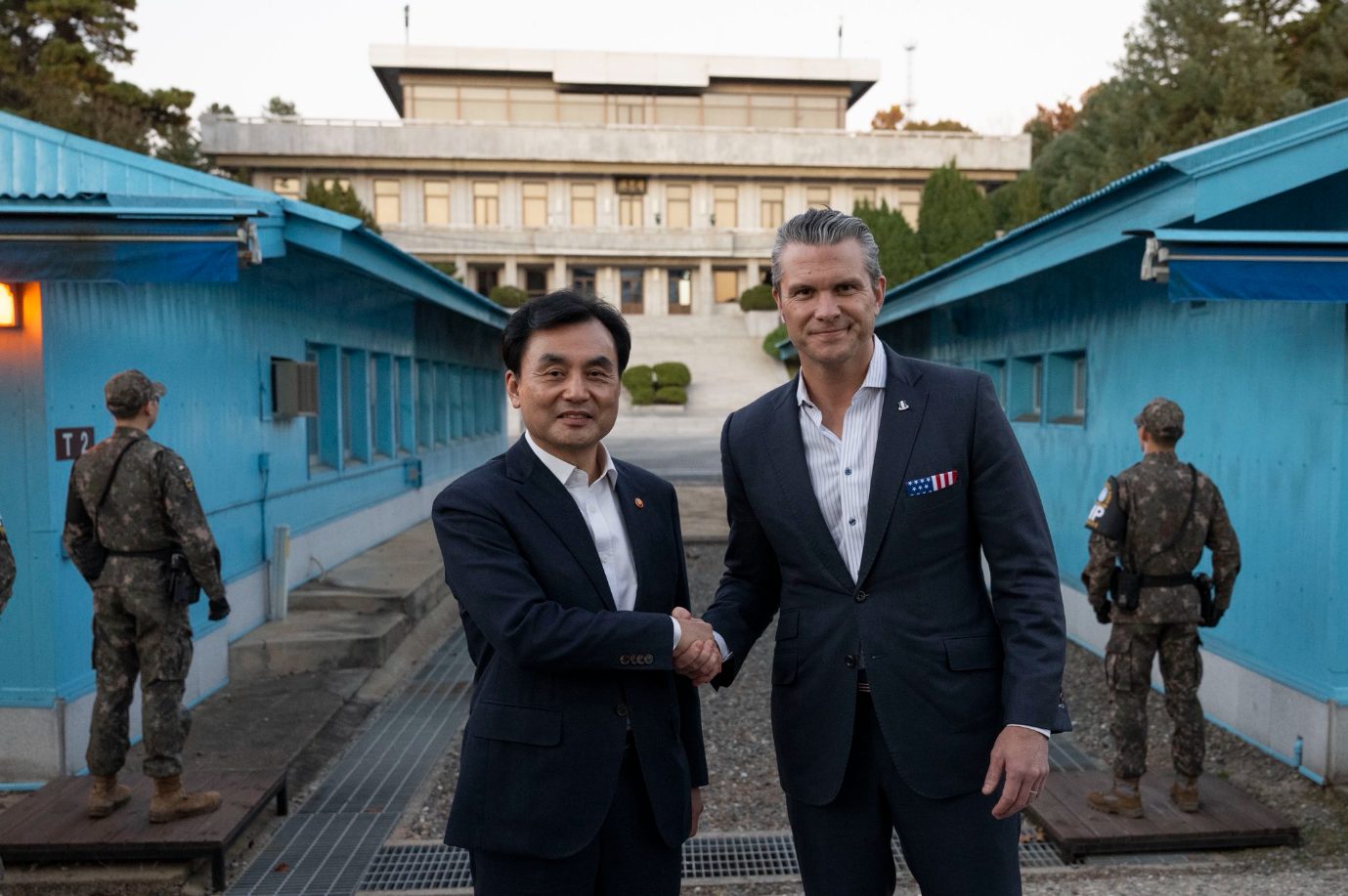 Pete Hegseth visitó la frontera intercoreana con su homólogo surcoreano (FOTOS)