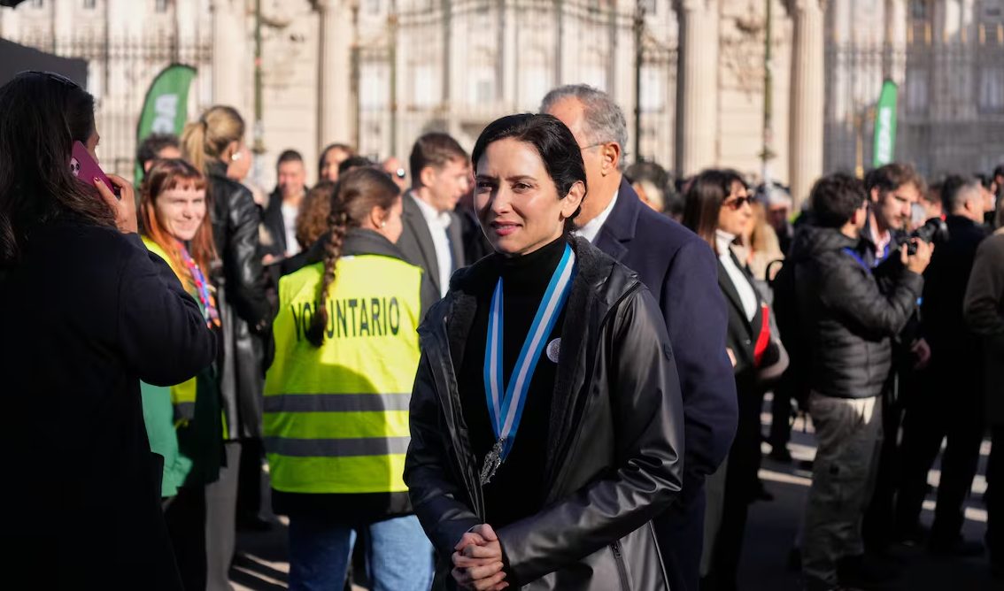 Isabel Díaz Ayuso abandonó en ambulancia un acto público a causa de una emergencia
