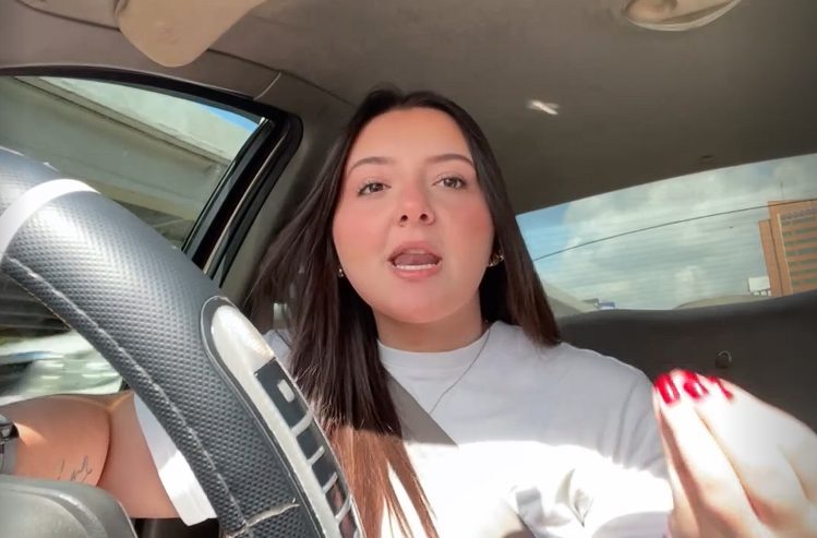 VIRAL: policía venezolano retuvo a conductora durante 15 minutos por "tener las luces prendidas"