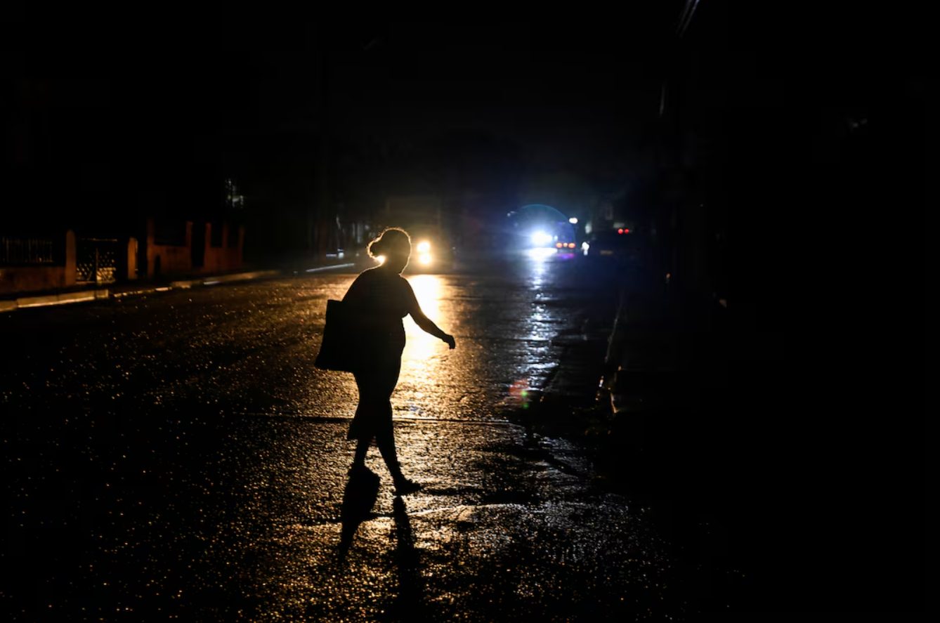 Cuba intenta aliviar apagones ante reducción del suministro de combustible desde Venezuela y México