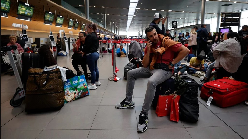 Unos 1.500 afectados en Colombia por la alerta de EEUU en la zona aérea de Venezuela