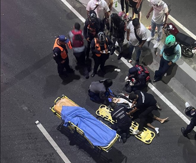 Lo dieron por muerto en Catia… hasta que los paramédicos descubrieron que aún respiraba (FOTOS)