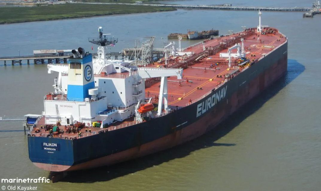 VIDEO: explosión causó incendio a bordo de un petrolero en el mar Negro